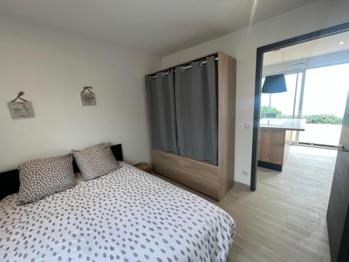 Le Bruit Des Vagues Villa Les Pieux Exteriör bild