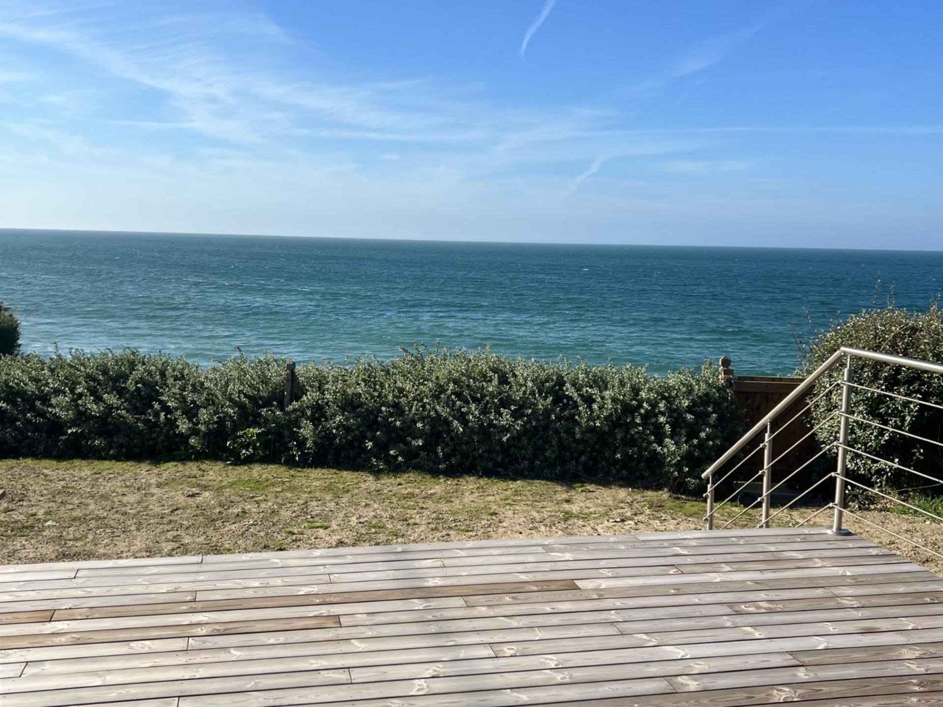 Le Bruit Des Vagues Villa Les Pieux Exteriör bild